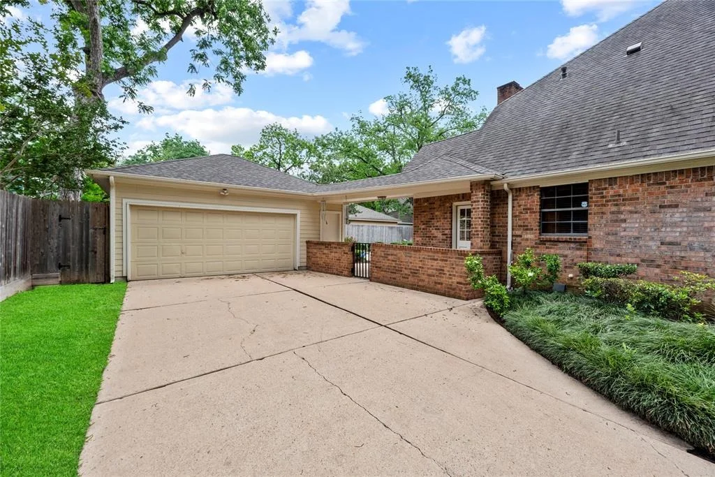 Photo of 1015 Deerfield Road