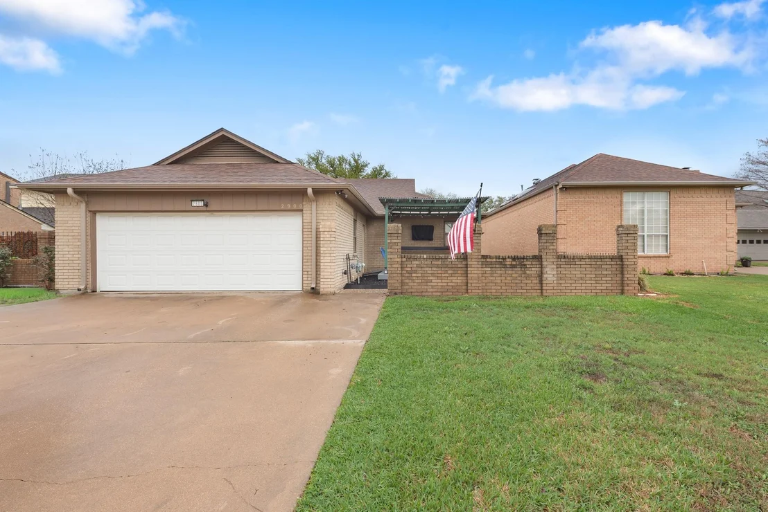 Photo of 2900 Broadmoor Drive