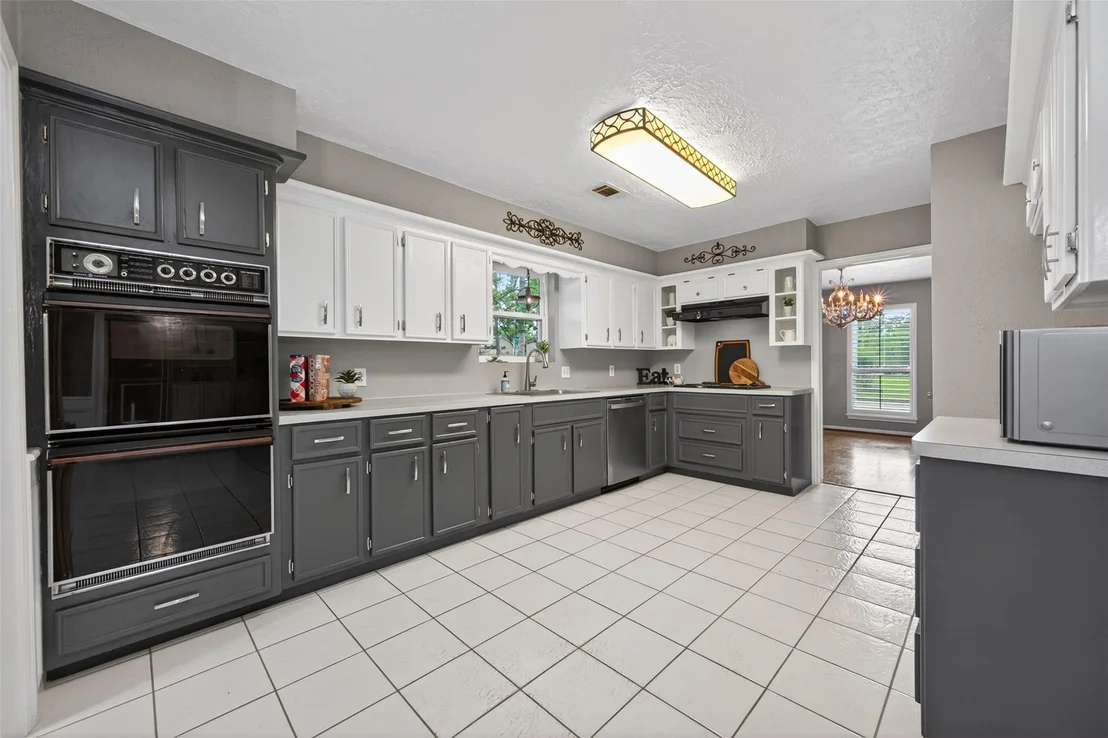 Photo of 7911 Pine Green Lane