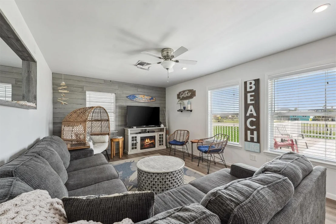 Photo of 16519 Blackbeard Road