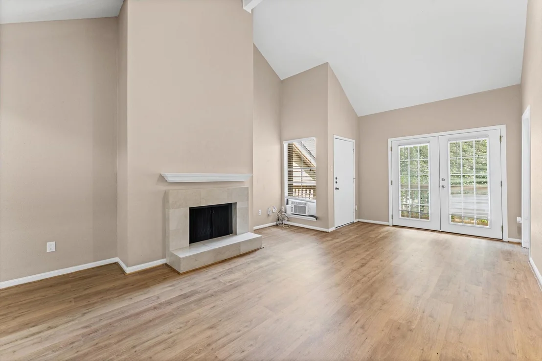 Photo of Unit 404 at 2100 Tanglewilde Street