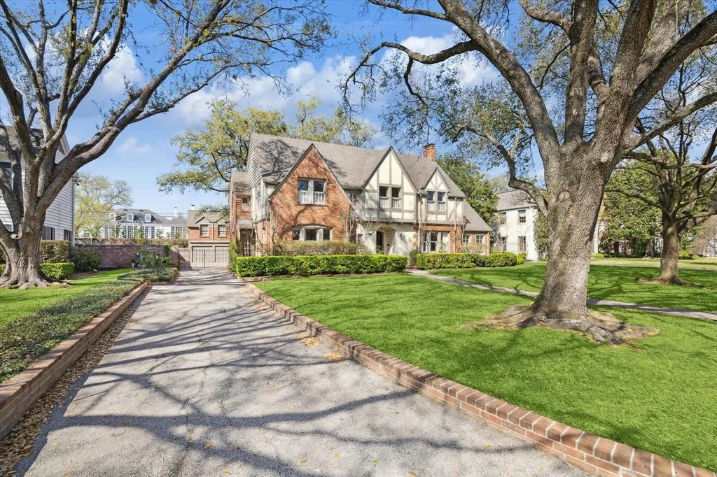 Photo of 3016 Chevy Chase Drive