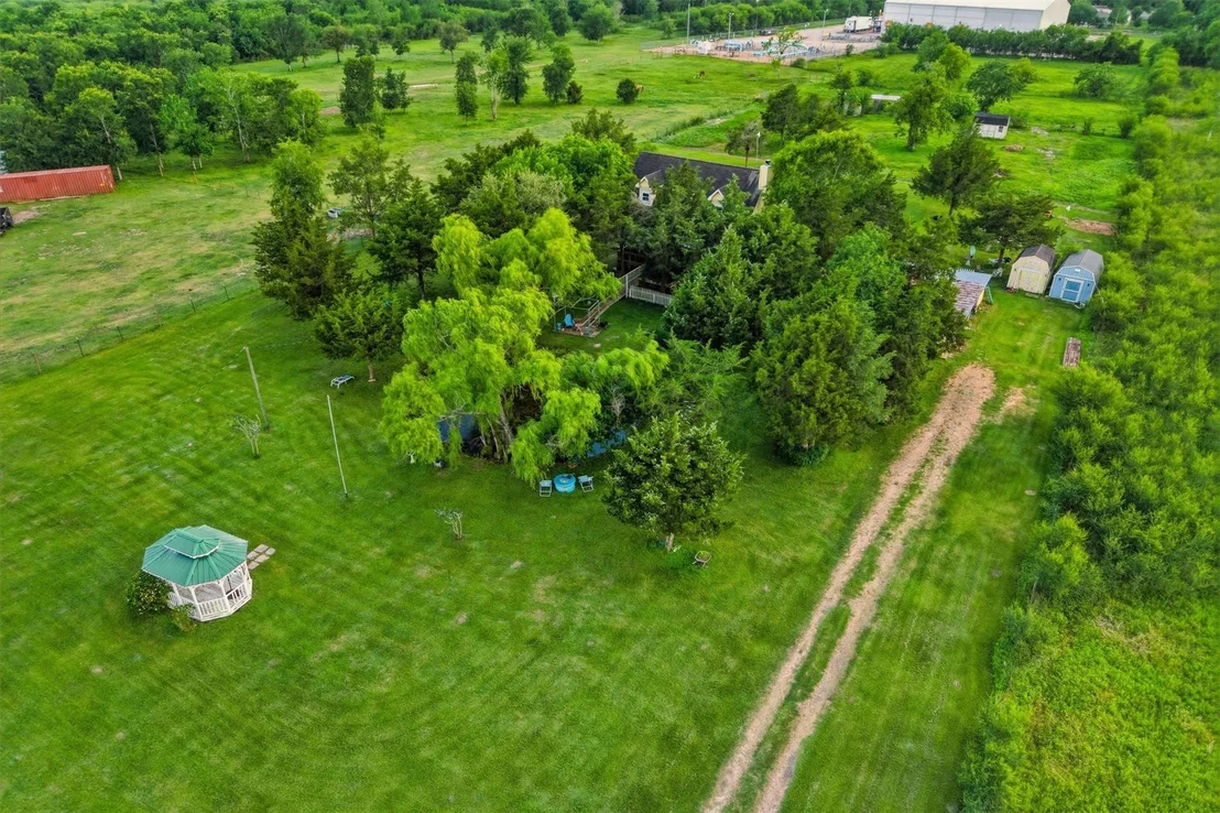 Photo of 2325 Skrivanek Road