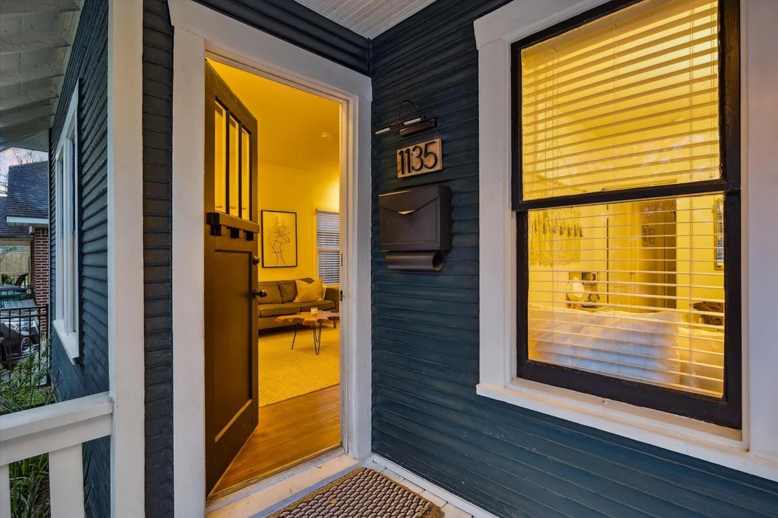 Photo of 1135 Walling Street