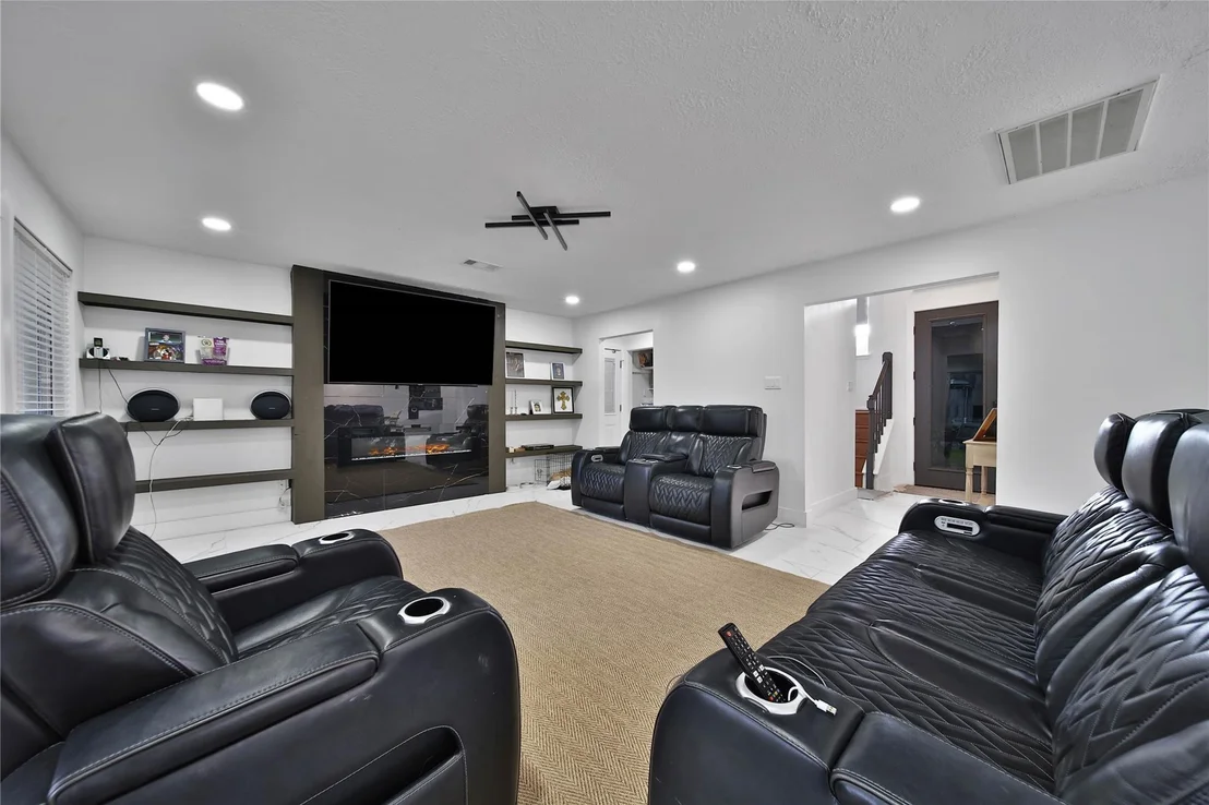 Photo of 21407 Deerhaven Drive