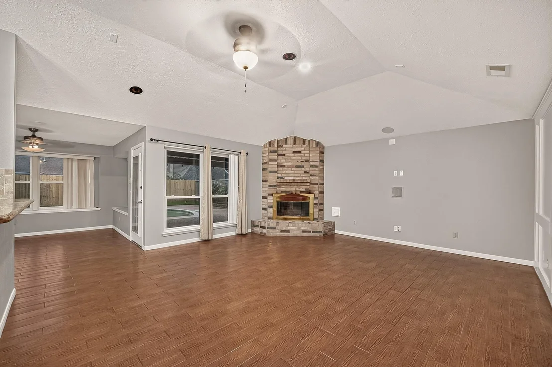 Photo of 913 Willowbriar Lane