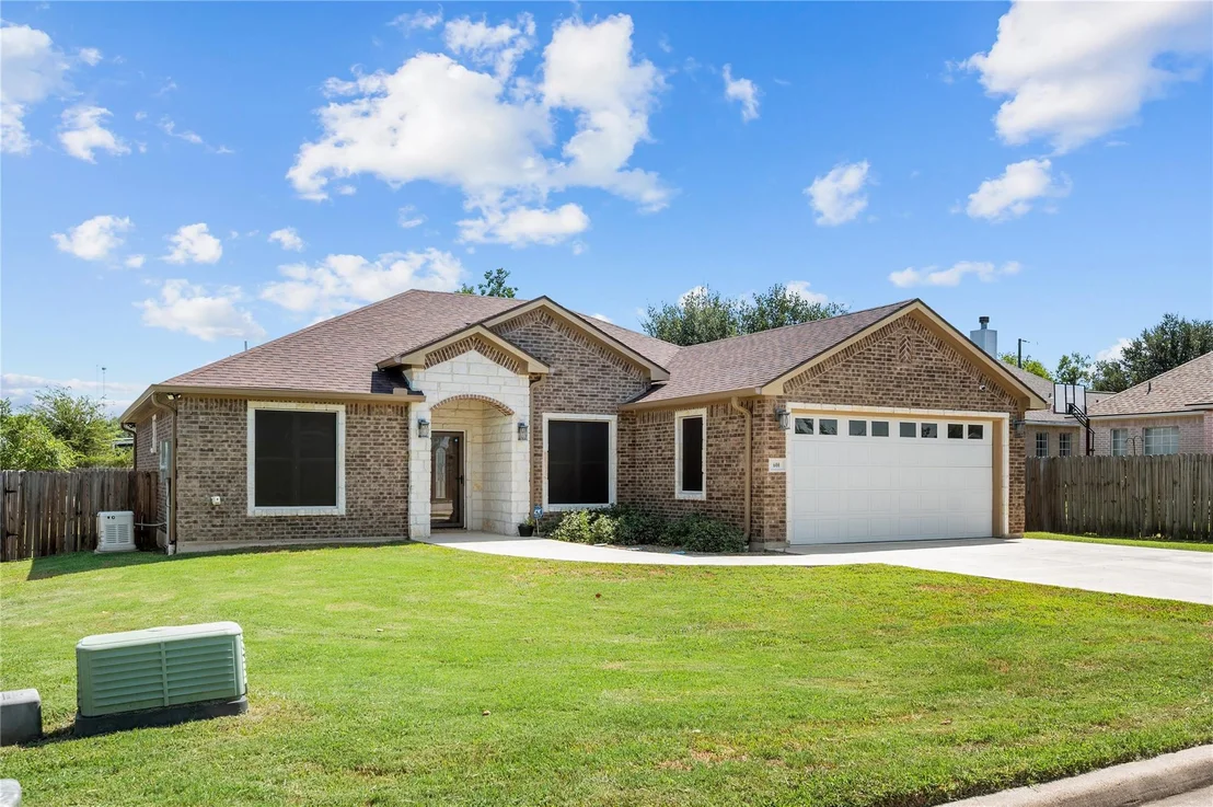 Photo of 600 Olde Oaks Circle