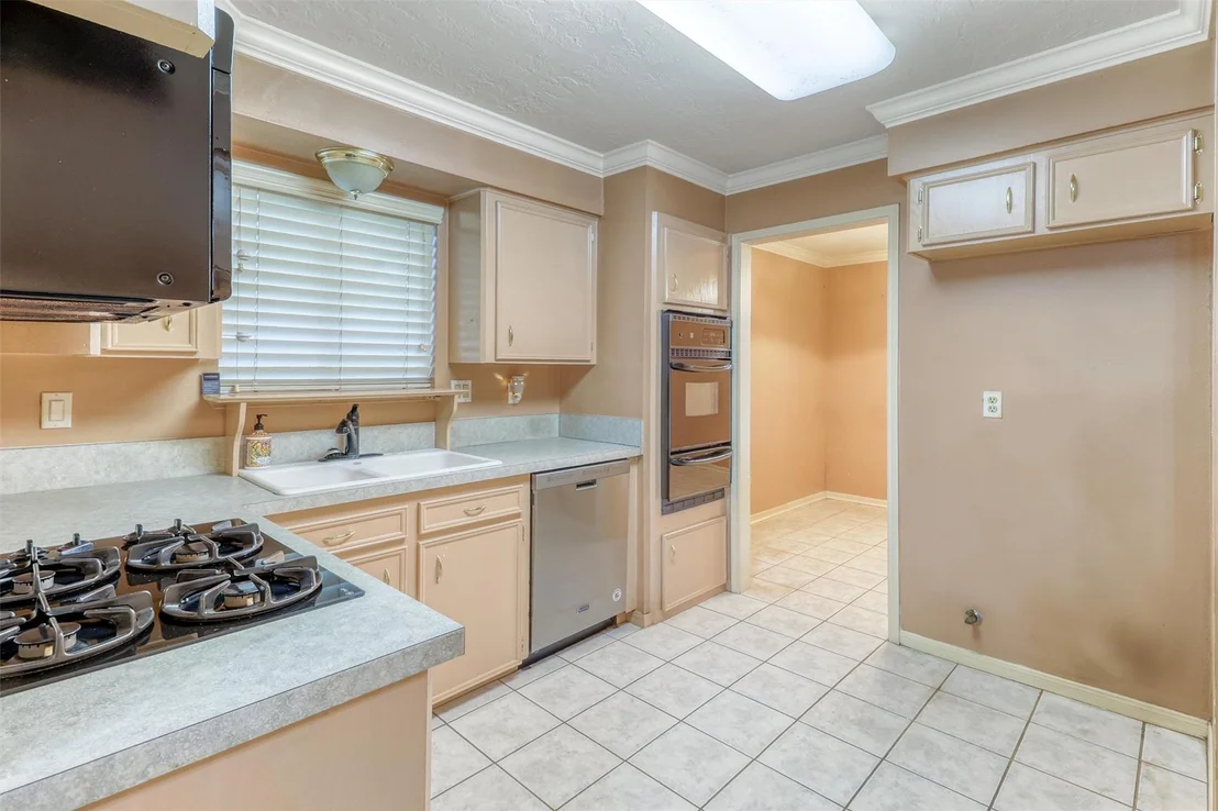 Photo of 534 Belwin Drive