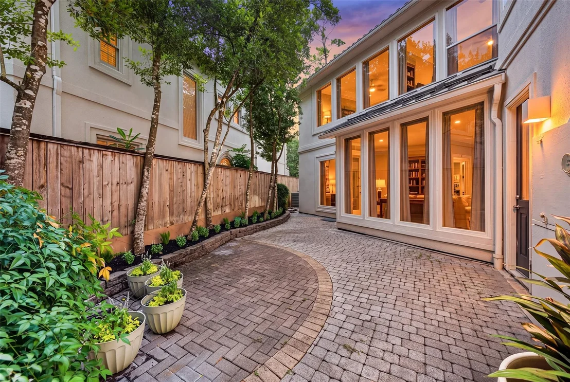 Photo of 2 W Terrace Drive