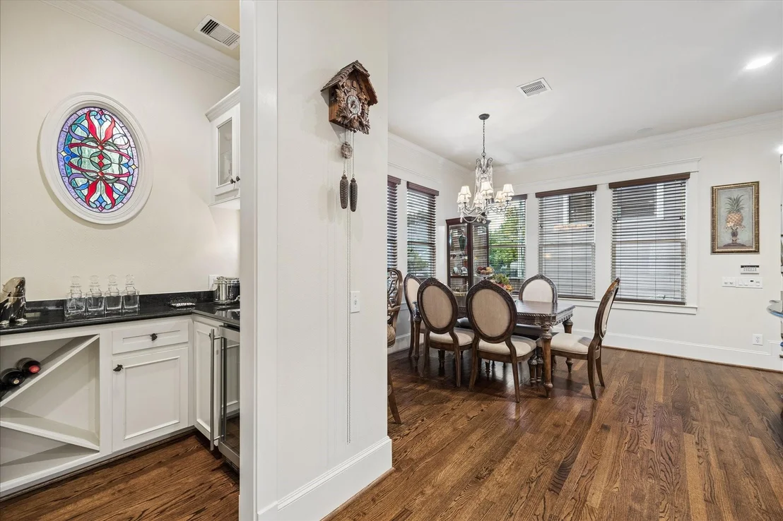 Photo of 809 W 9th Street