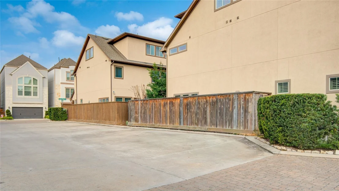 Photo of 1415 Devonshire Manor Lane