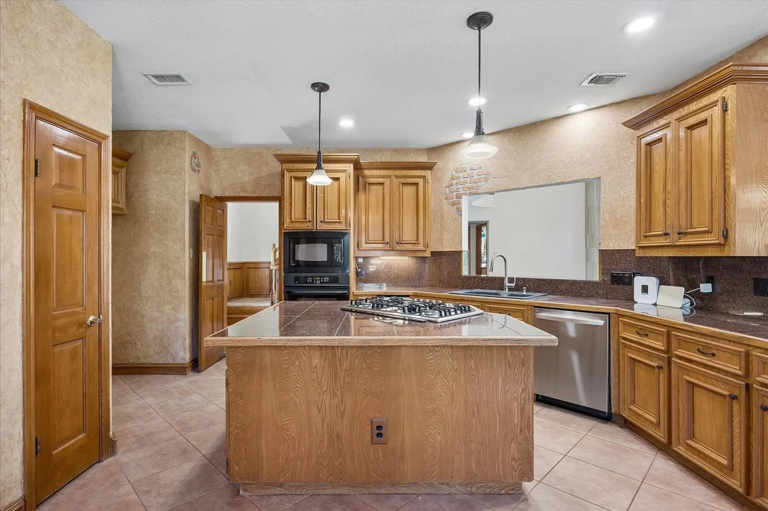 Photo of 1835 Raintree Circle