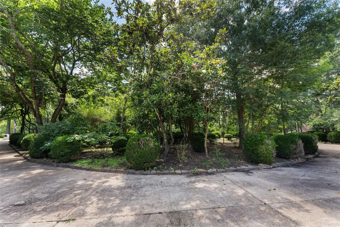 Photo of 15585 Bedford Lane