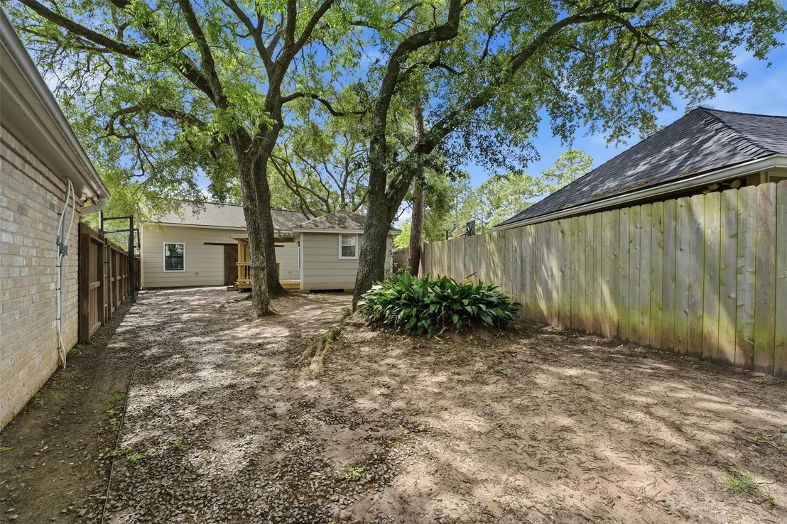 Photo of 615 Brenwick Court