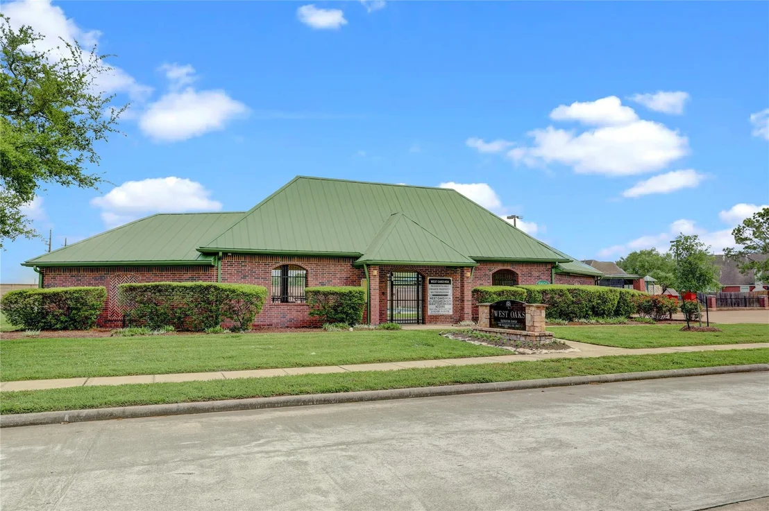 Photo of 2807 Red Oak Lane
