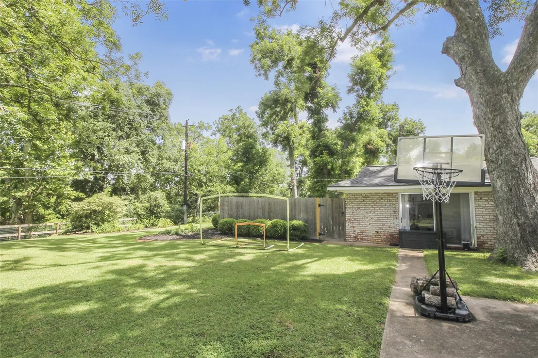 Photo of 536 Oak Drive