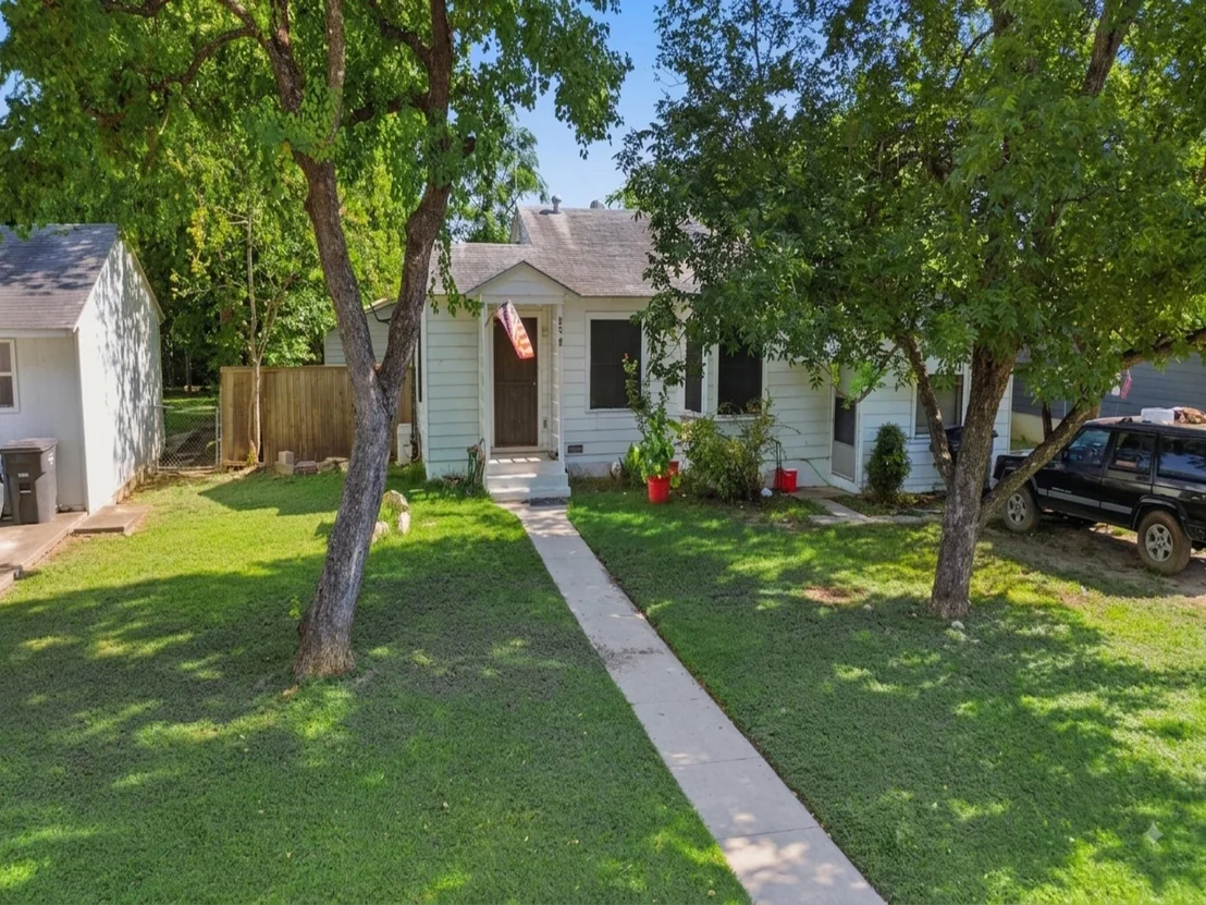 Photo of 858 Lee Hall