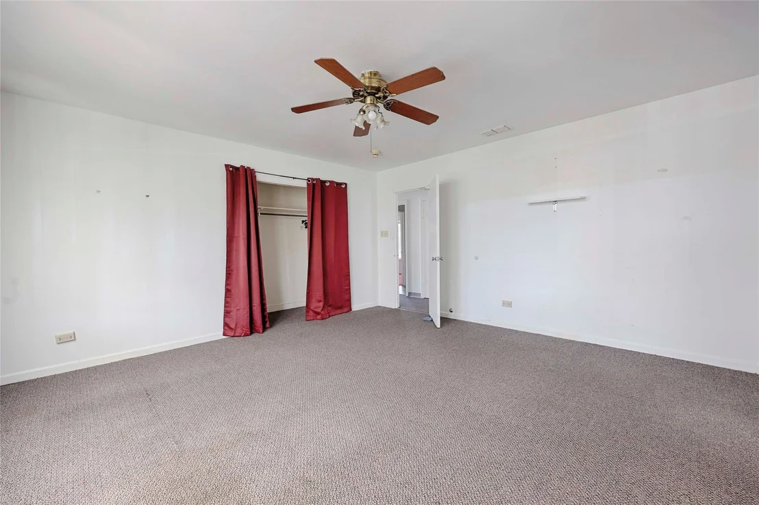 Photo of 122 Ave E