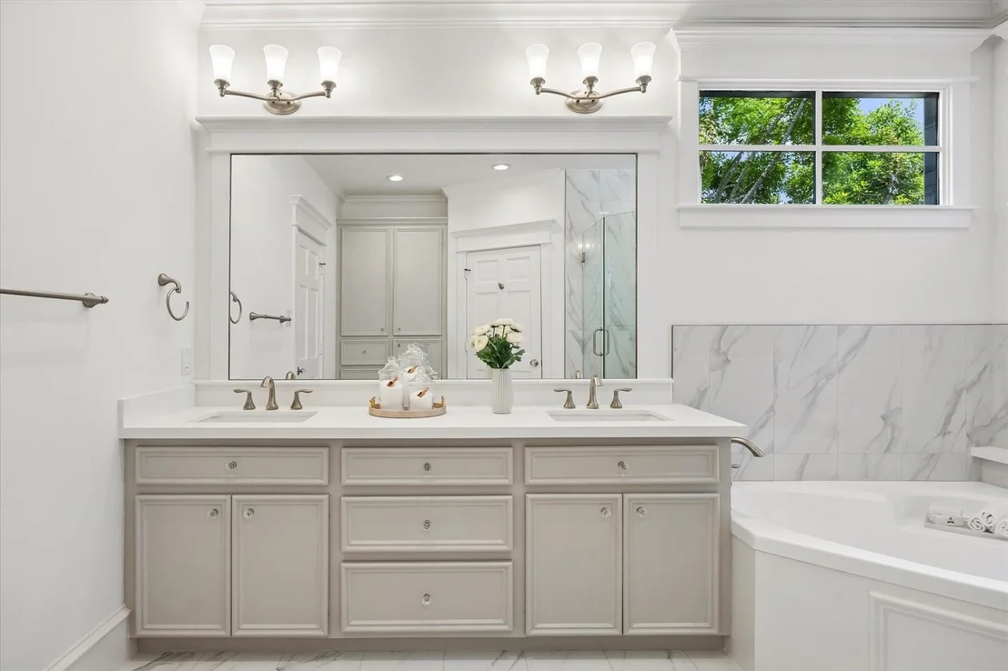 Photo of 705 W 9th Street