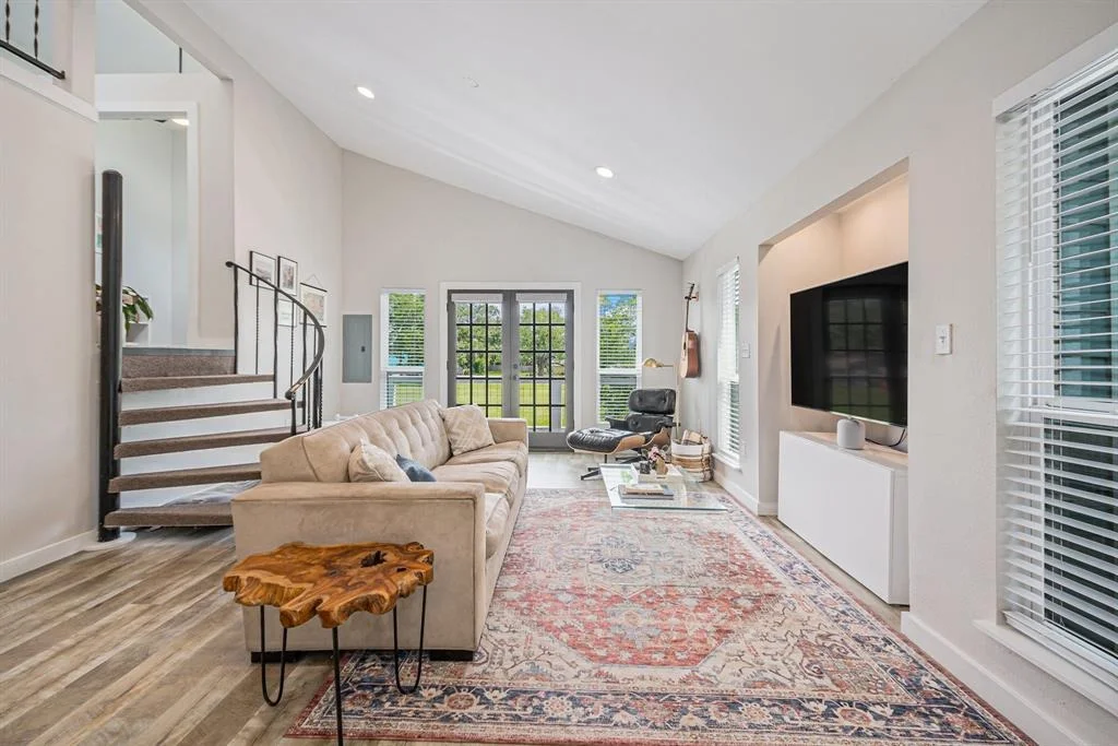 Photo of 817 Bryan Avenue