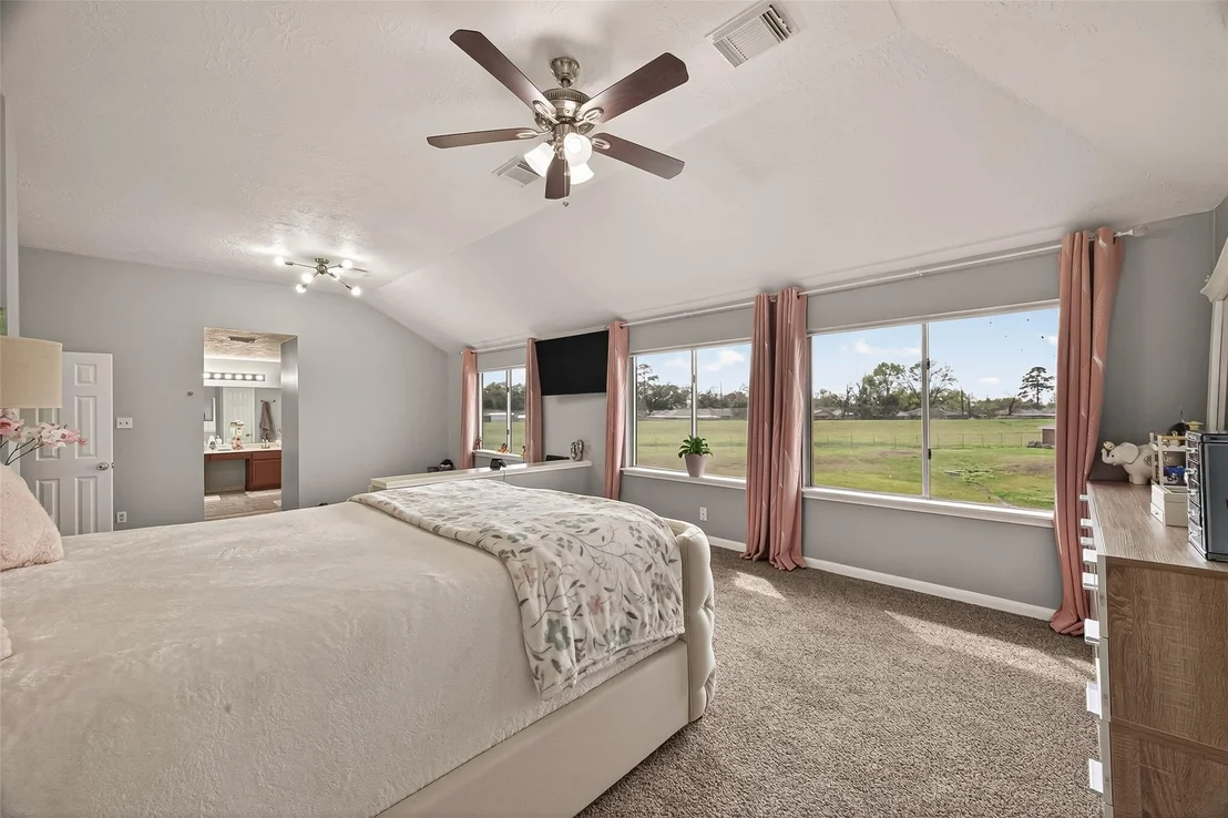 Photo of 579 Rivergrove Drive