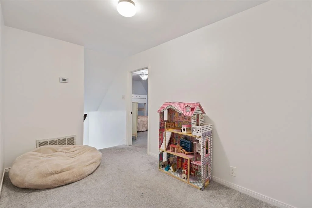 Photo of 15520 Bedford Lane