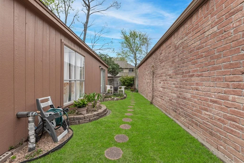 Photo of 6826 Bullinger Drive