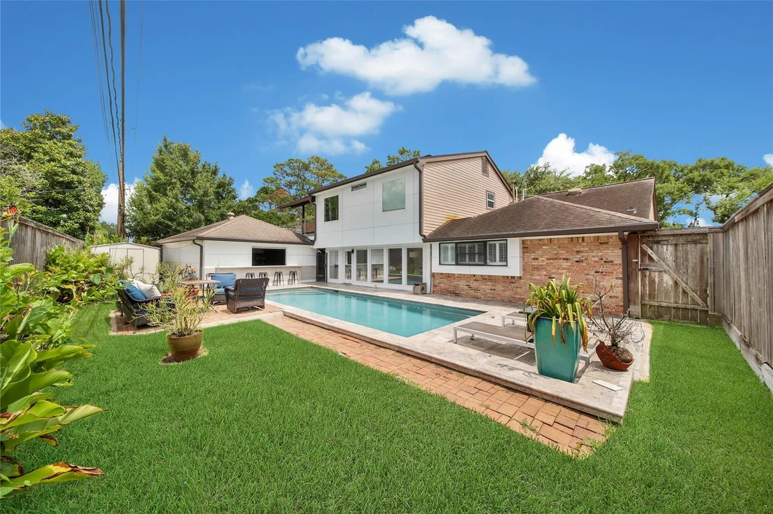Photo of 1030 Chantilly Lane