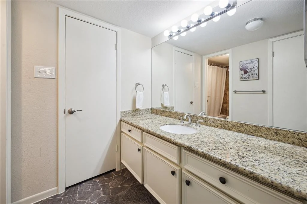 Photo of Unit 17 at 7575 Katy Freeway