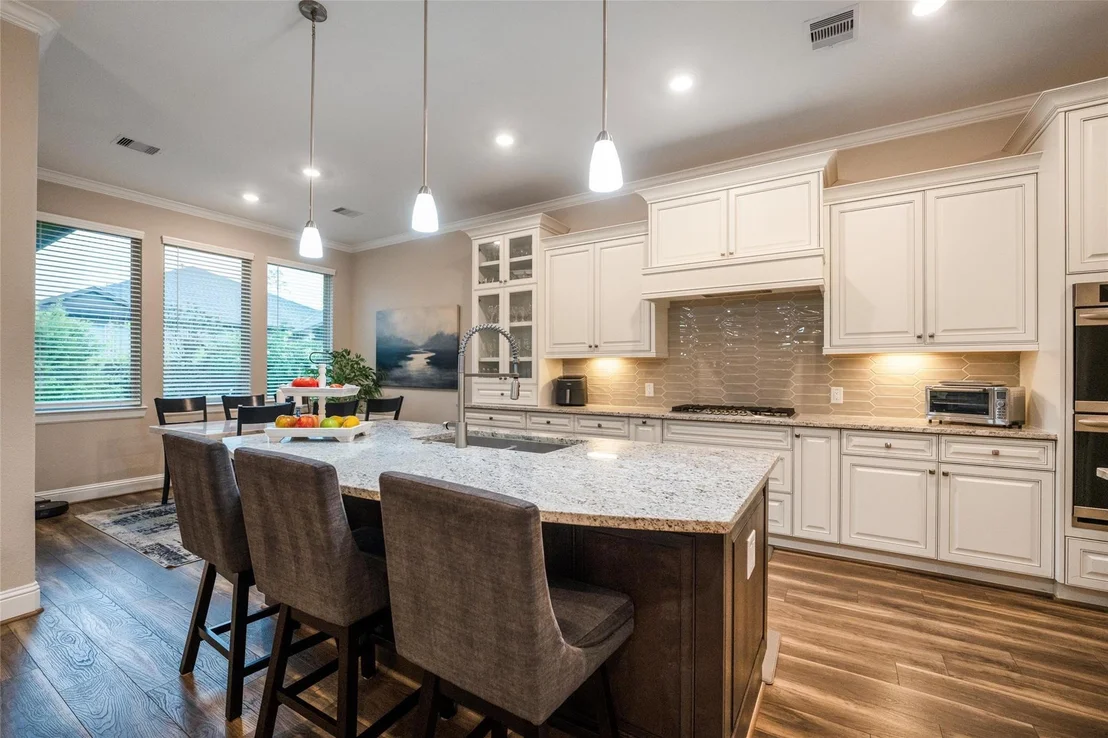 Photo of 915 Falcon Hollow Lane