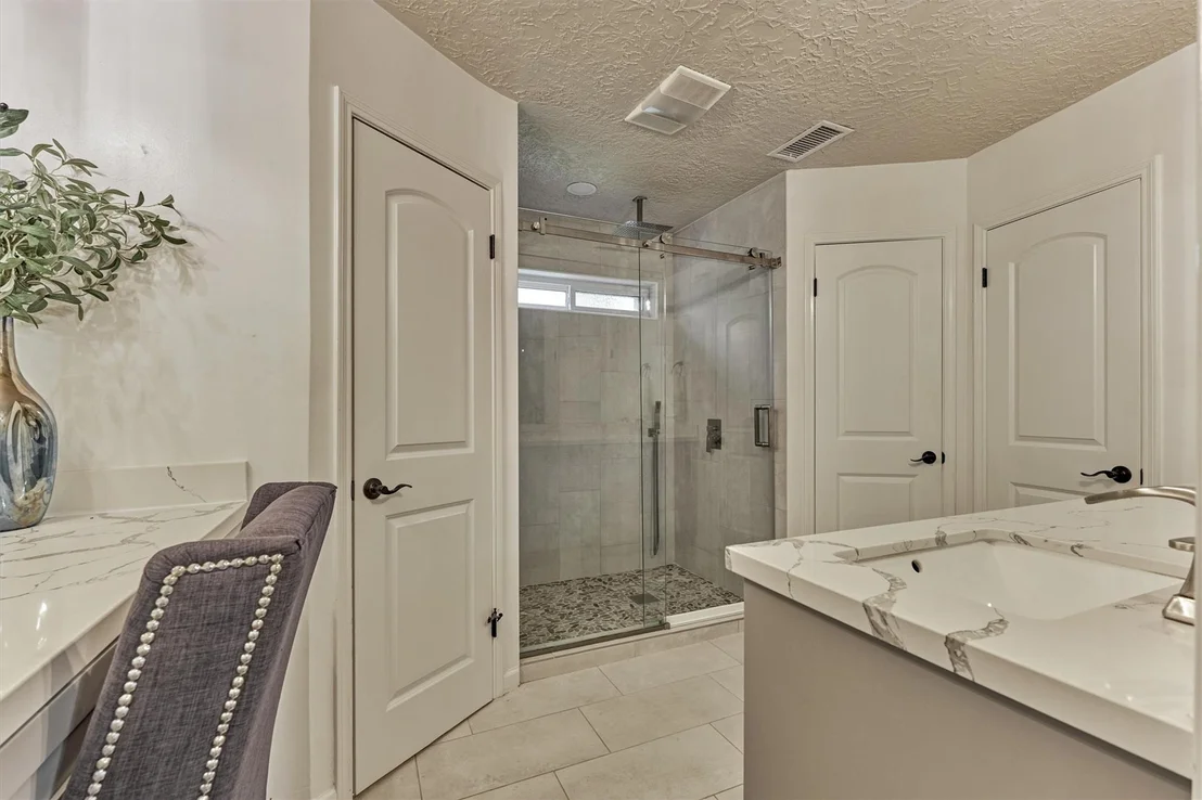 Photo of 6202 Knollview Drive