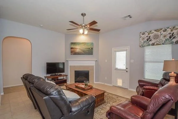 Photo of 623 W Newport Bend