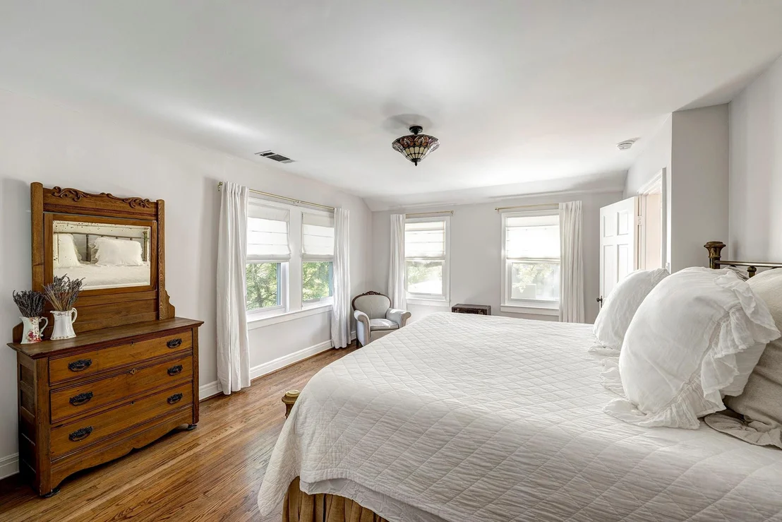 Photo of 2328 Dunstan Road