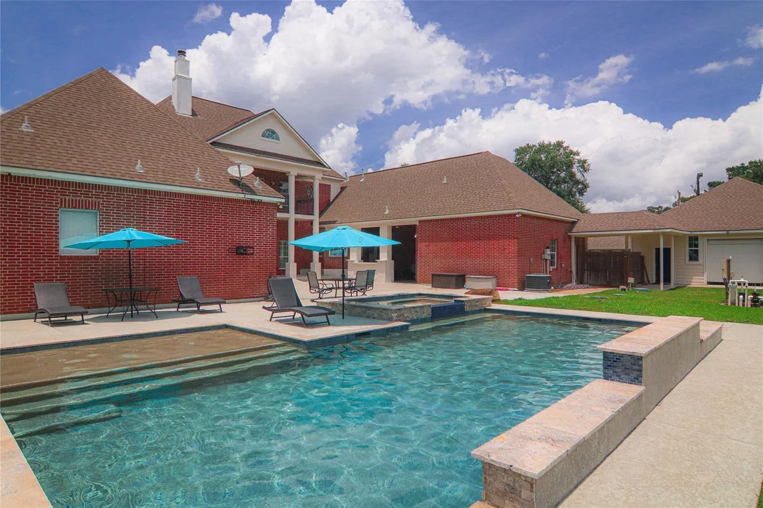 Photo of 19602 Riverwalk Drive