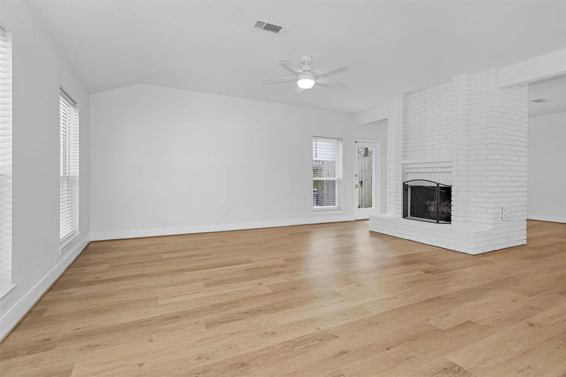 Photo of 147 E Pathfinders Circle