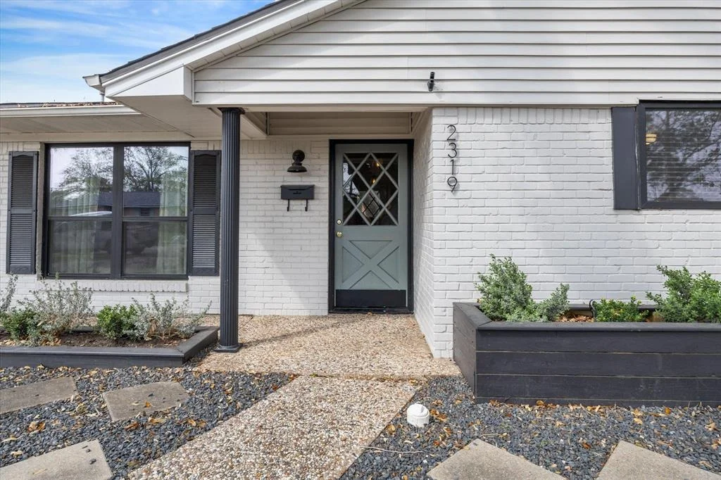Photo of 2319 Lazybrook Drive