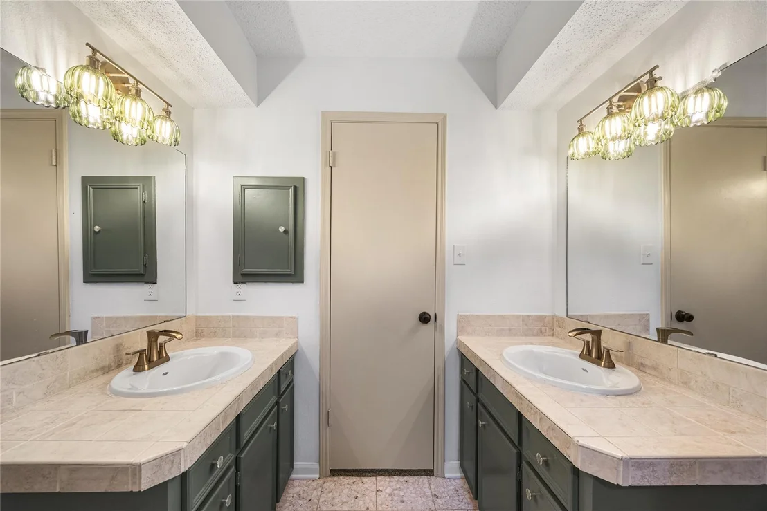 Photo of 2103 River Falls Drive