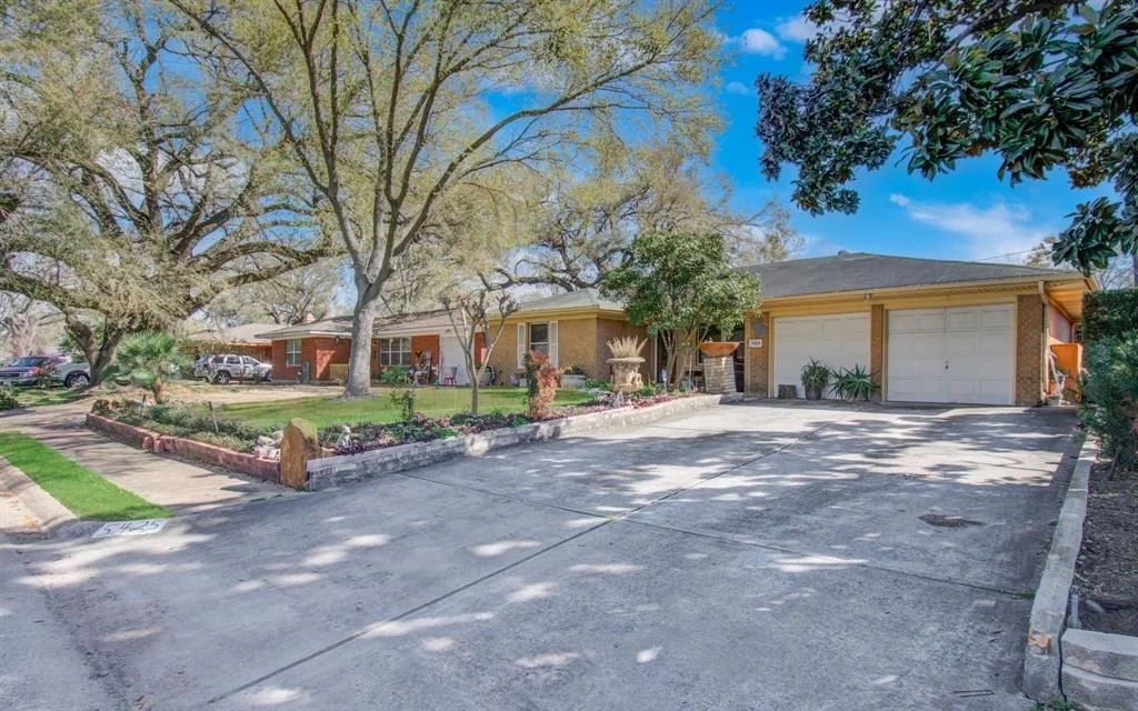 Photo of 5425 Viking Drive