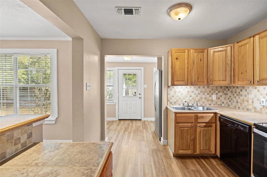 Photo of 906 W First Street