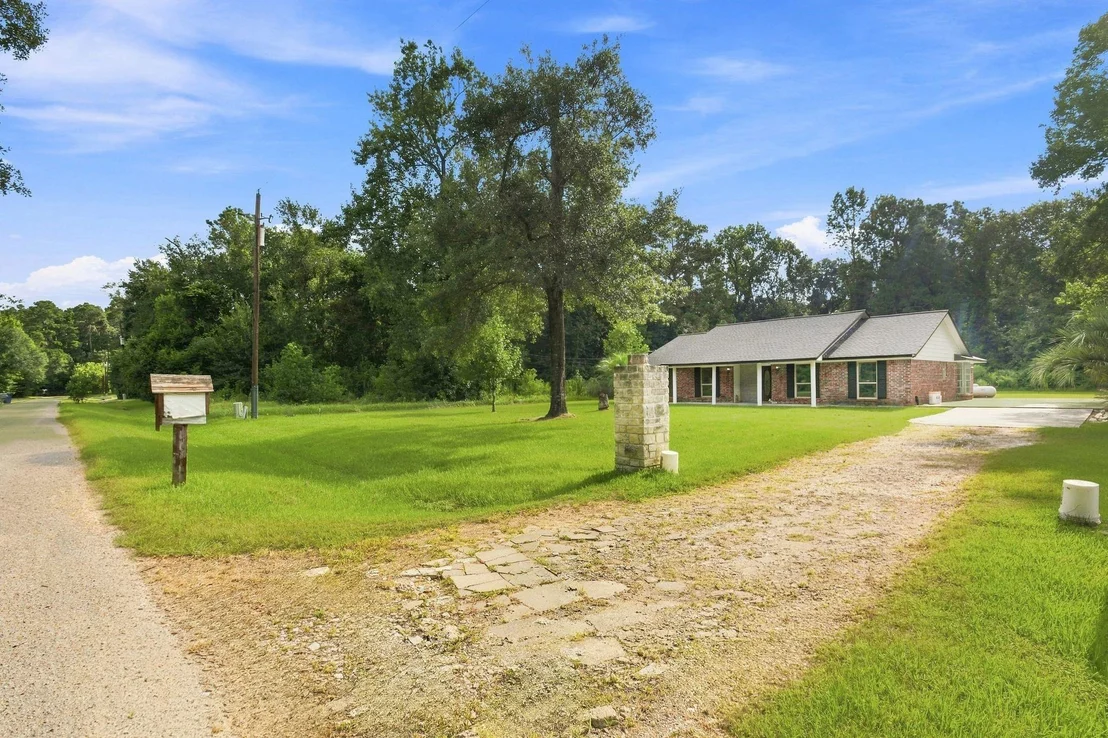 Photo of 18813 Woodridge Drive
