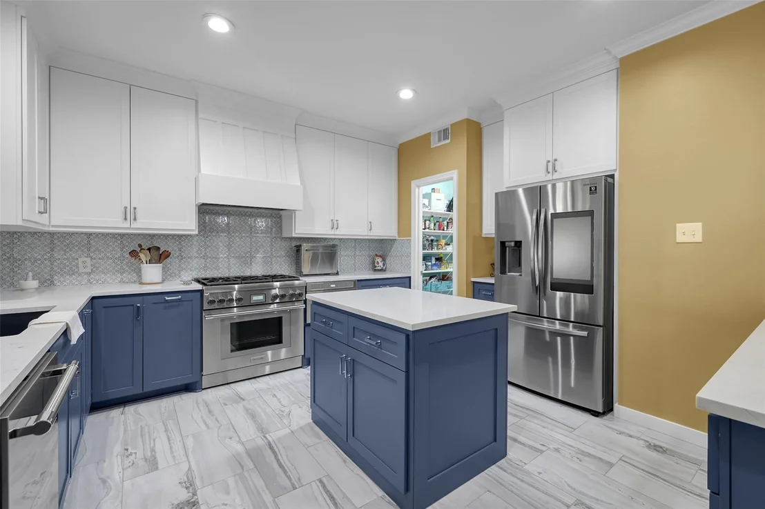 Photo of 143 S Goldenvine Circle