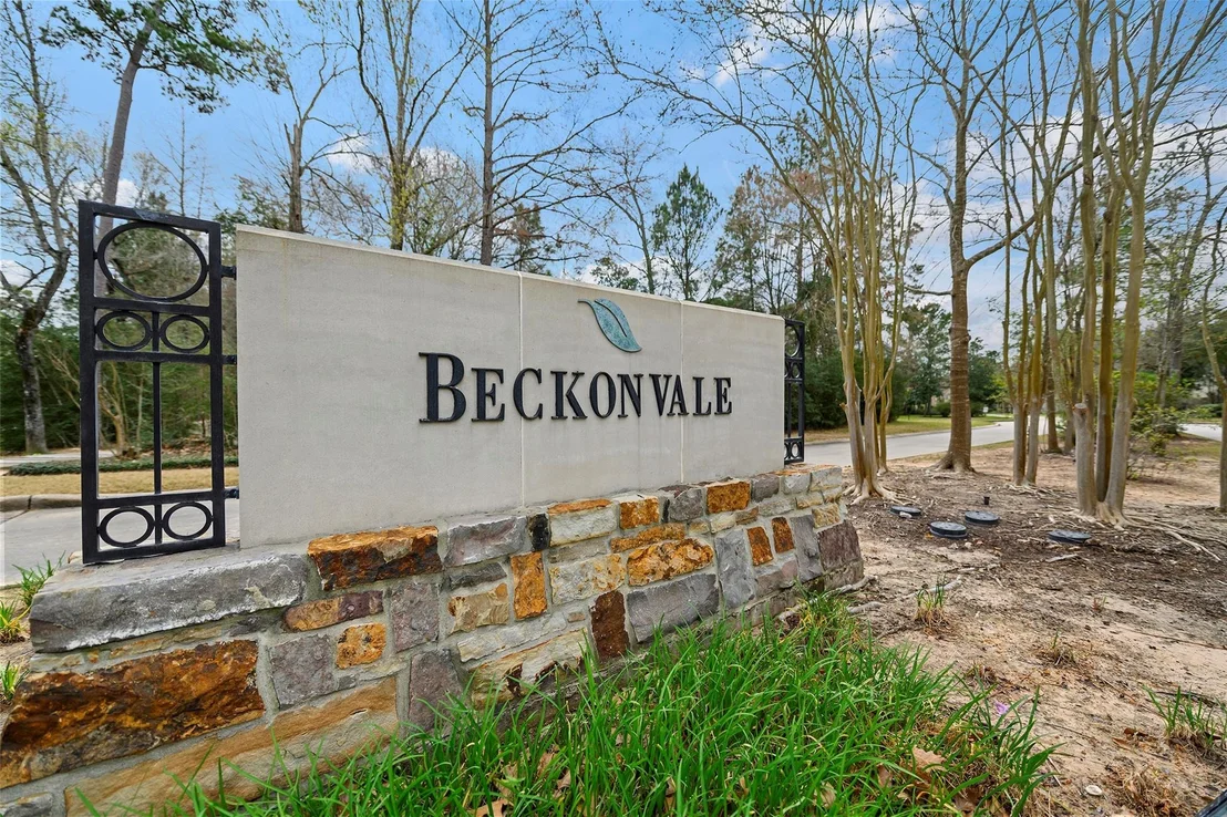 Photo of 98 E Beckonvale Circle