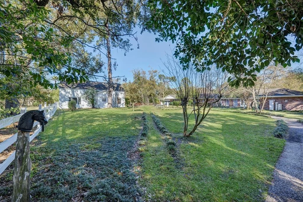 Photo of 5 E Rivercrest Drive