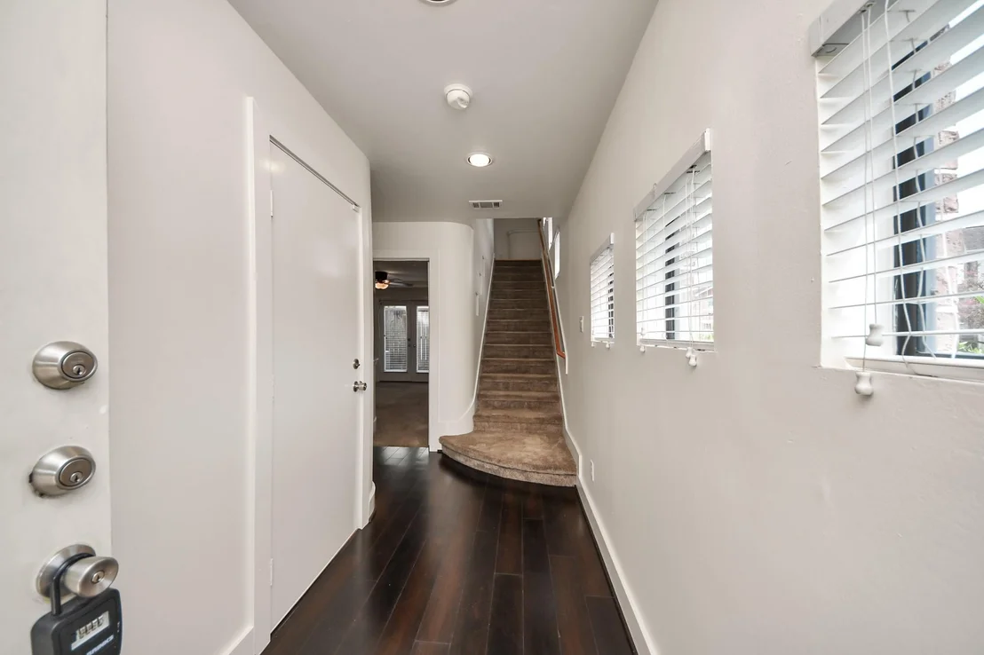 Photo of Unit 205 at 5941 South Loop E