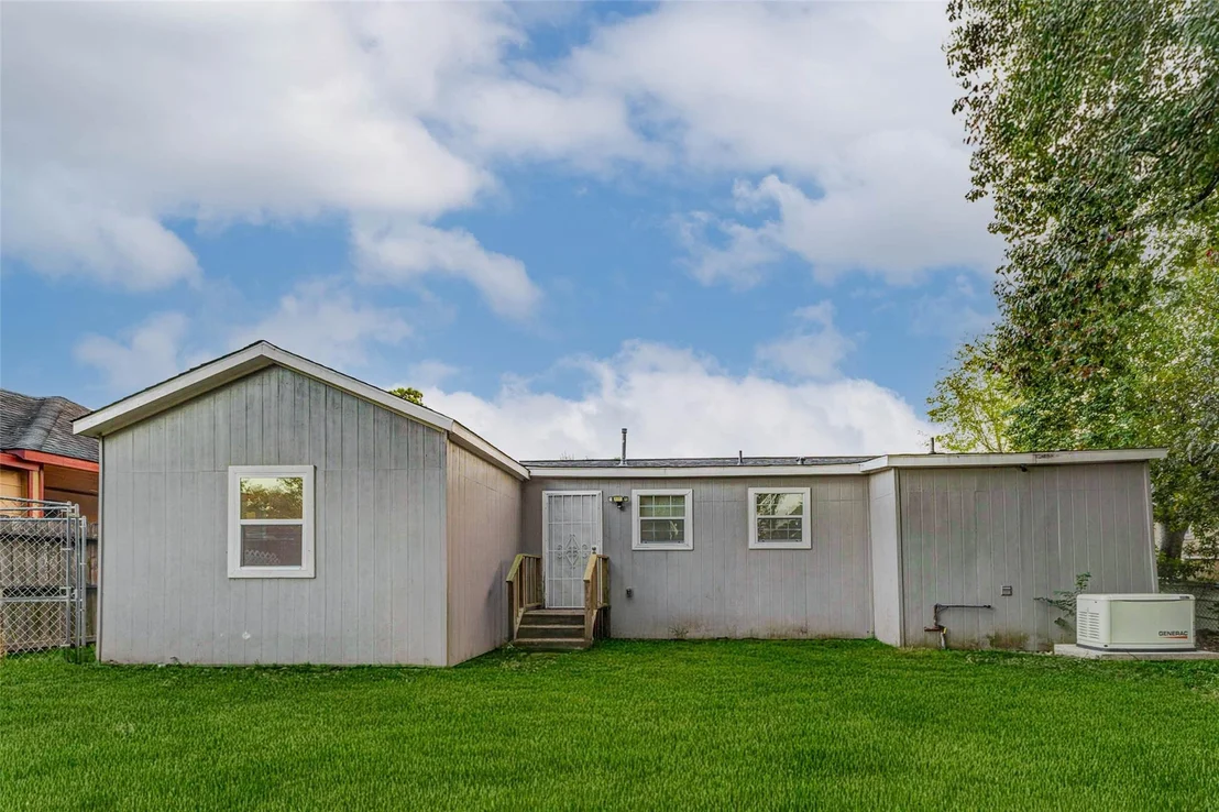 Photo of 907 Whitaker Avenue