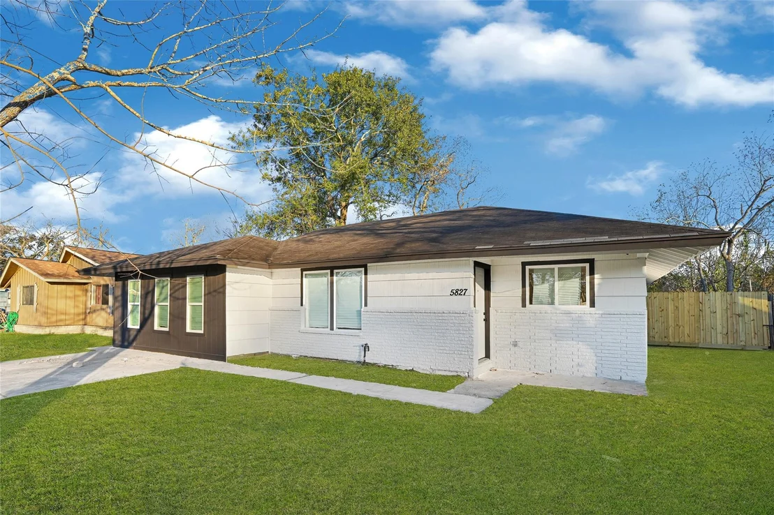 Photo of 5827 Heron Drive