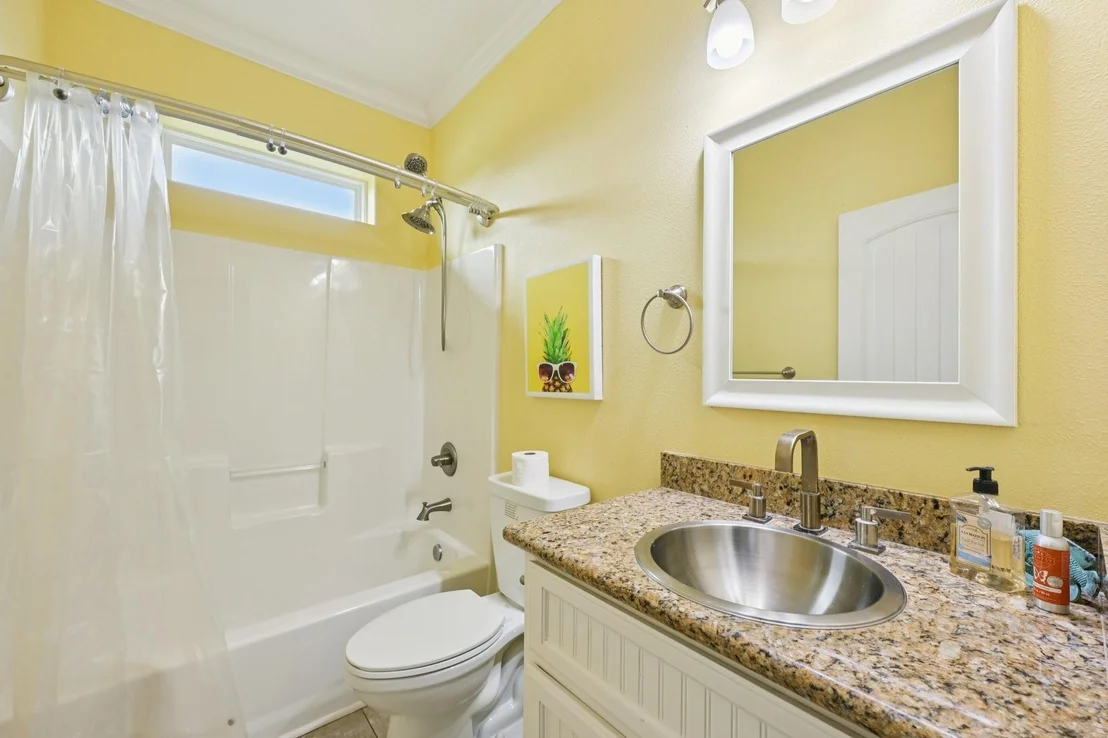 Photo of 940 Gregory Lane