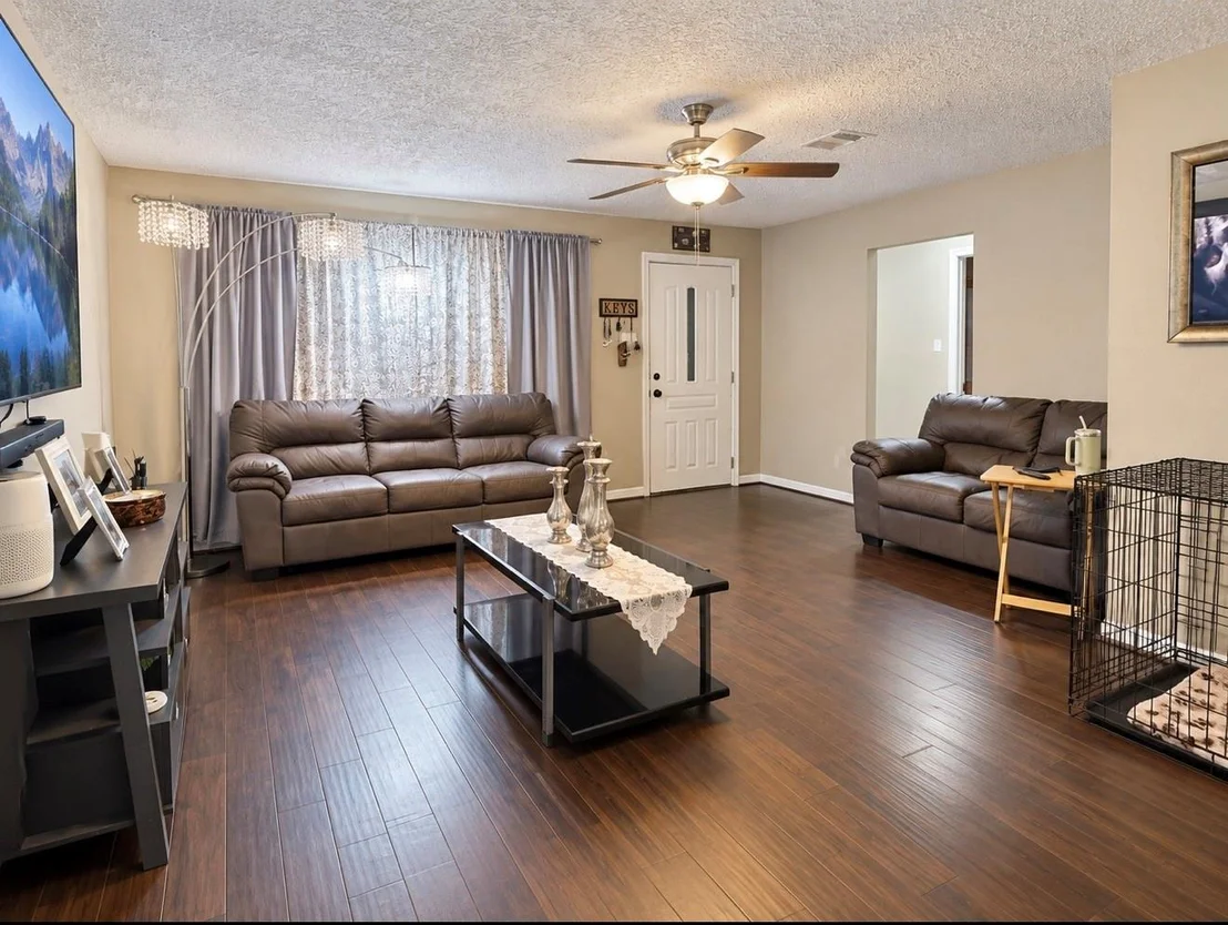 Photo of 904 Sherwood Drive