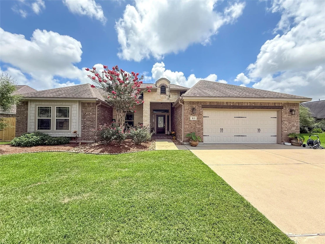 Photo of 313 Creekside Lane