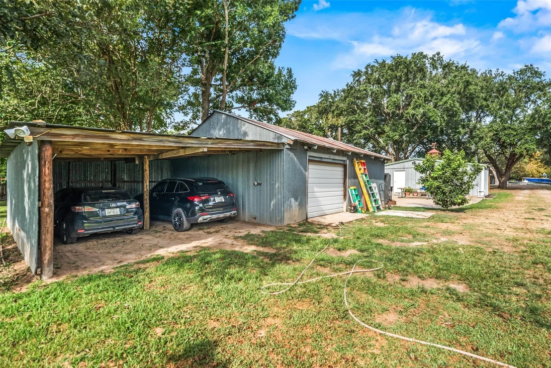 Photo of 1402 County Road 243